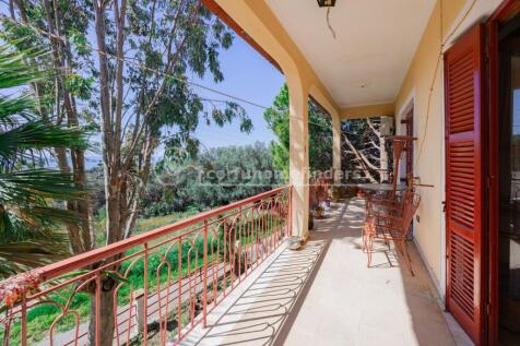 Upstairs balcony