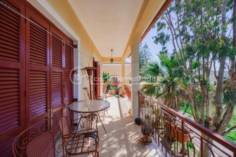 Upstairs balcony