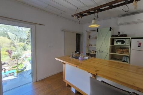 Kitchen to garden