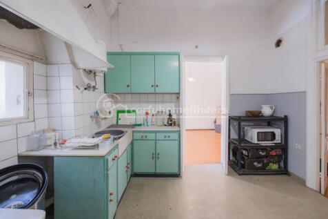 Kitchen to rooms