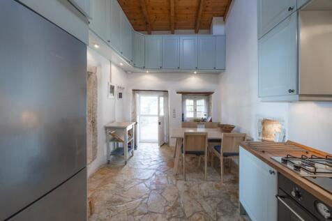 Kitchen to covered terrace