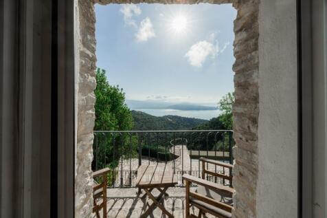 Balcony door to balcony