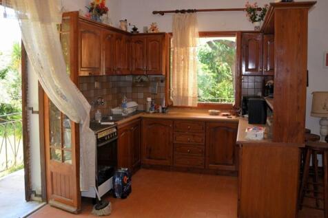 kitchen middle floor