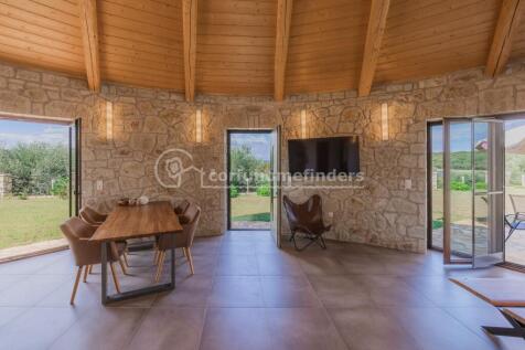 Main house x 3 windows