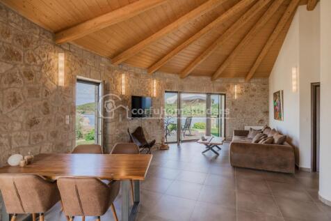 Dining and lounge