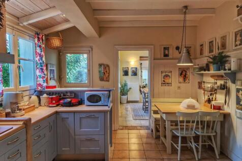 Kitchen to dining room