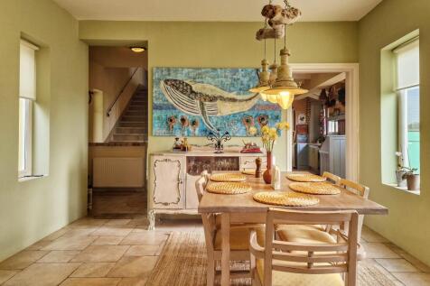 Dining to kitchen and hallway