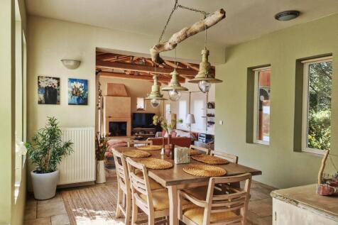 Dining to sitting room