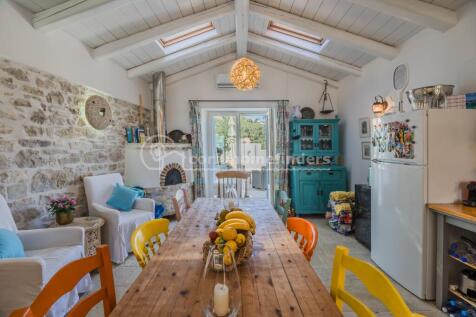 MH kitchen to outdoor