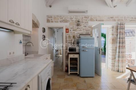 Cottage kitchen to outside