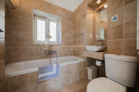 Cottage main bathroom