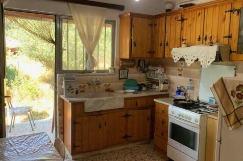 KITCHEN ENTRANCE