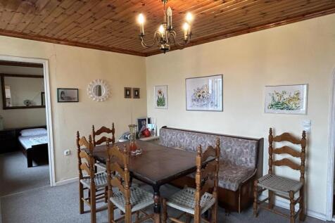 Sitting room to bedroom