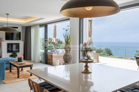 Kitchen island to view