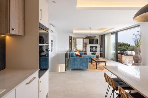 Kitchen to sitting room