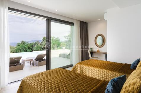 Twin room ground floor