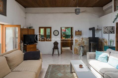 Sitting room to kitchen