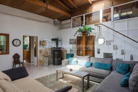 Sitting room to back of house