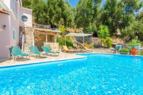 Pool to house