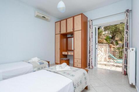 Twin bedroom