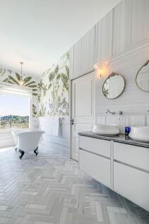 Main ensuite