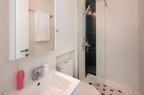 Shower room 1