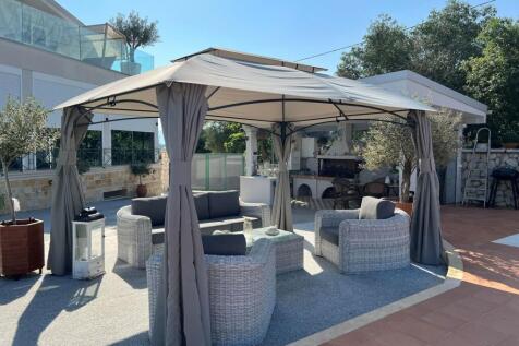 sitting area outside 