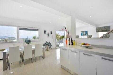 Kitchen/dining to view