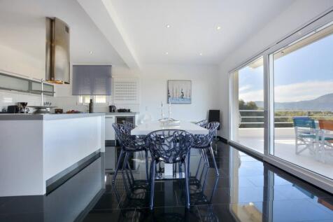 Dining to view B