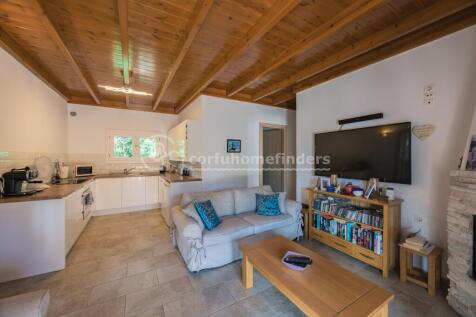 Sitting to kitchen