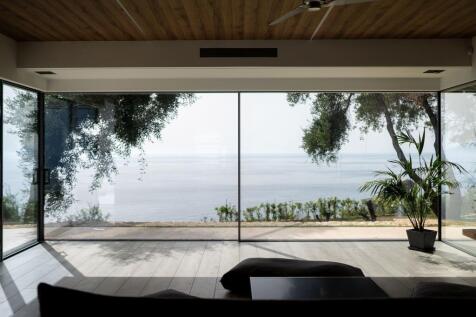 Sitting room to view