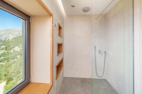 Villa Ouranos - ensuite shower room
