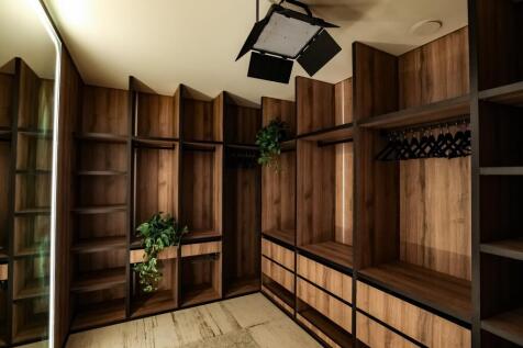Walk-in wardrobe