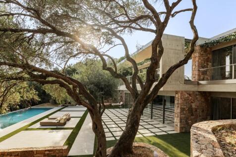 Side shot of house with pool