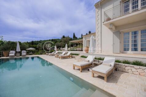 Pool to dining area