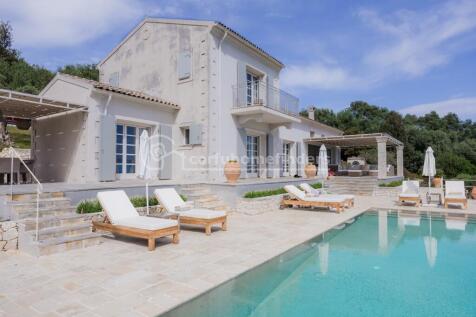 Pool to house