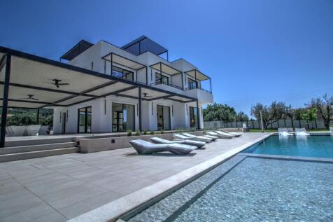 house &amp; pool