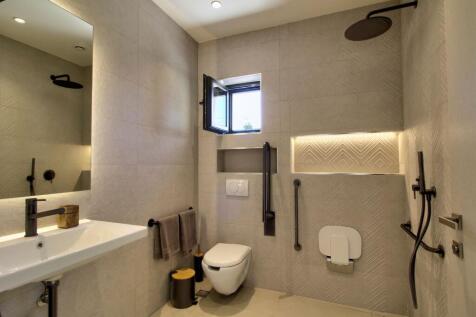 Bathroom ground floor bedroom