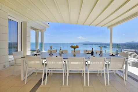 Outdoor eating
