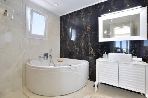 Main ensuite