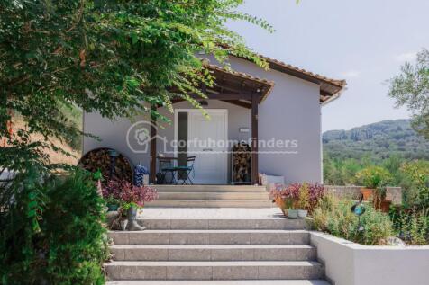 Steps to front entrance