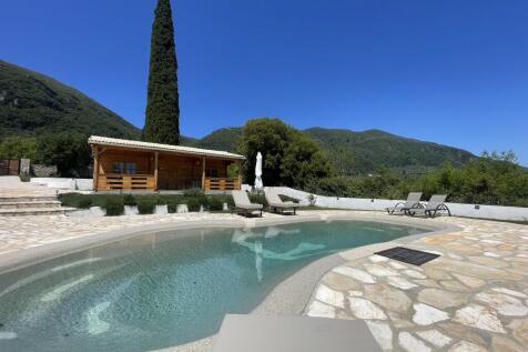 Pool to lodge