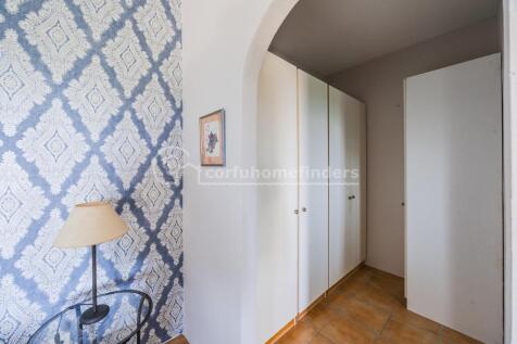 Bedroom to dressing area