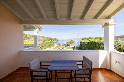 Upstairs covered terrace