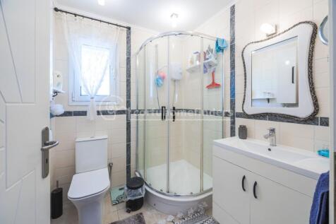Ensuite shower room