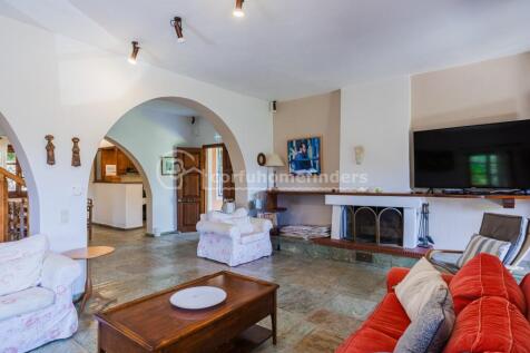 Sitting room to fireplace
