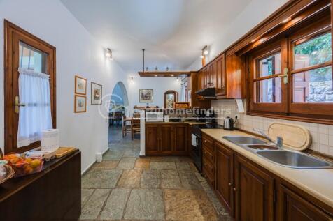 Kitchen to dining area