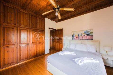 Main double bedroom