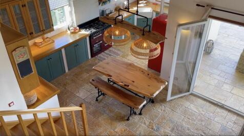 Kitchen/dining from above