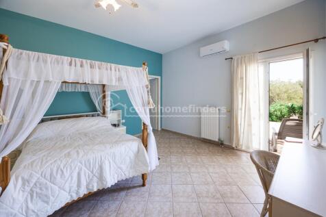 Downstairs bed to outside